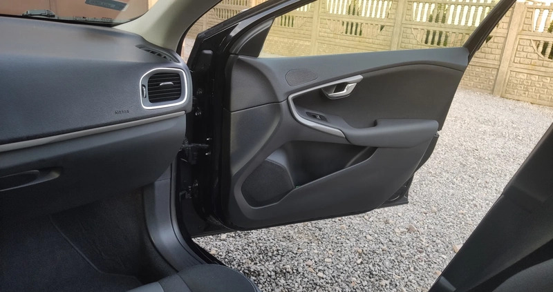 Volvo V40 cena 46000 przebieg: 74788, rok produkcji 2016 z Bierutów małe 466